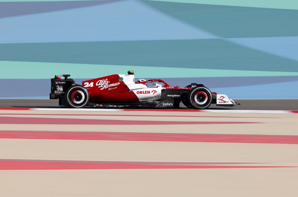 f1巴林站周五练习赛中国车手周冠宇首秀排第15位