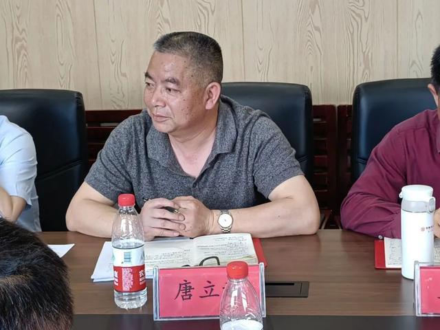 绥宁县人大常委会主任石亮明深入县一中调研高中教育