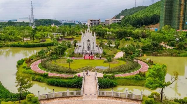 【春日赏花踏青特惠】美的鹭湖爱丽丝庄园·2大2小家庭亲子票68元!