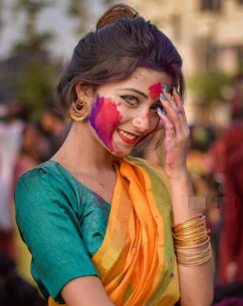 曝印度油漆女孩拍婚纱照画烟熏妆眼里无光男友是大网红