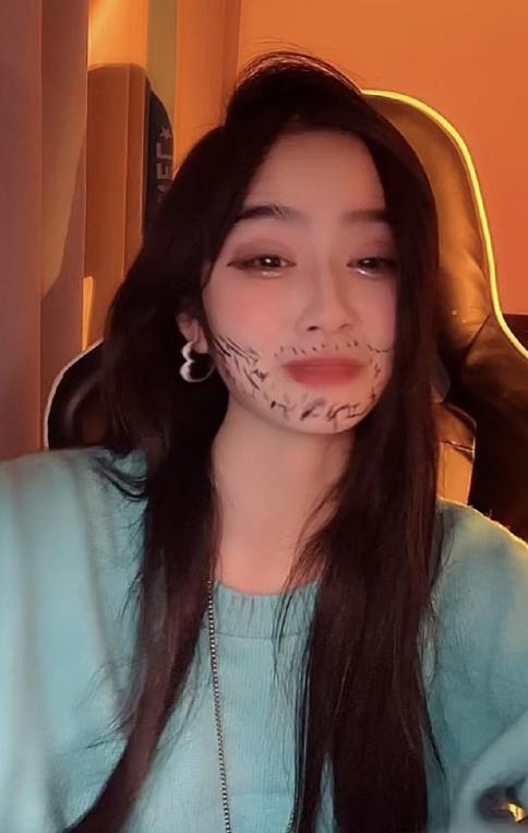 千万网红安妮退网风波发酵,母亲控诉对方手机太精彩!