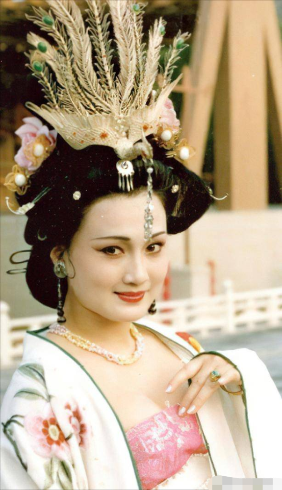 林芳兵:80年代"第一美女",为演杨贵妃增肥30斤_腾讯新闻