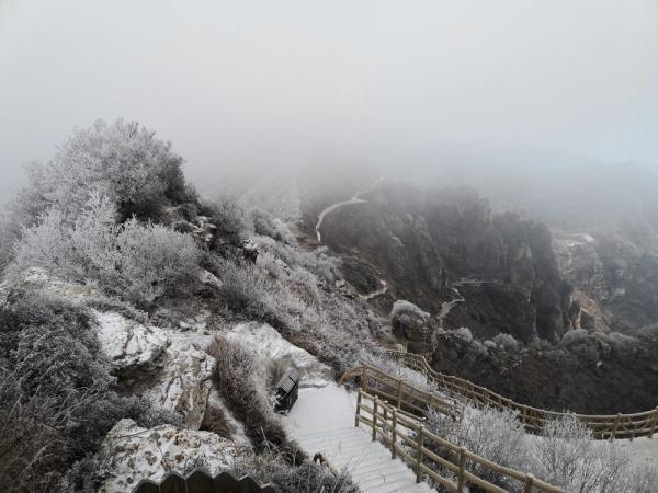 白石山风景区冬季图片