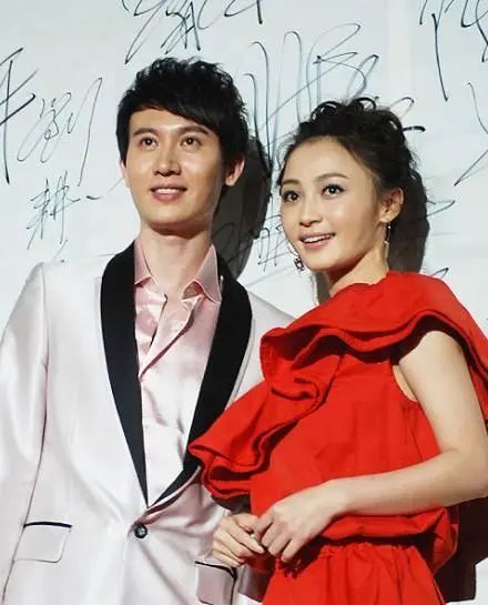 姚笛老公深夜约会美女姚笛曾和异性街头接吻网友各玩各