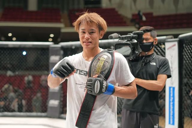 日本又杀出一位不败新星,裸绞那须川天心!杀入ufc!