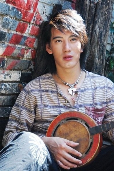 从放牛娃到大明星,从康巴汉子到被骂"渣男",他都经历了什么?