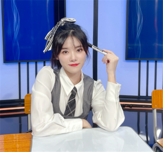 钰铭石英石排行_山东品牌打进娱乐圈钰溢直入音乐排行榜(2)