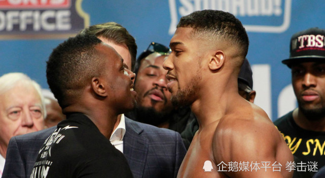 约书亚业余比赛视频流出:约书亚惨遭击倒,表现十分生涩|多诺万-拉多克