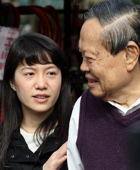 翁帆跨越54岁的爷孙恋携手走过17个春秋杨振宁看中她什么