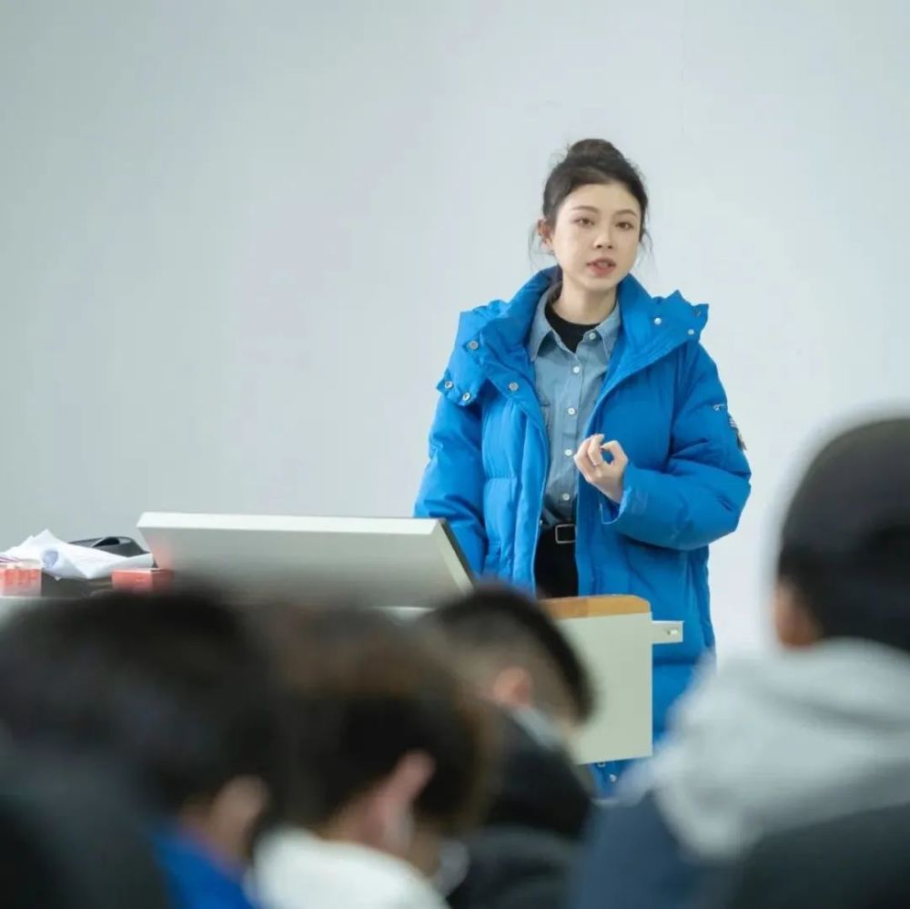 讲课幽默风趣喜欢贴近学生小杨老师的课真是yyds