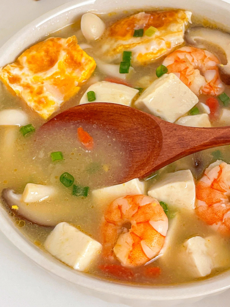 汤品系列六三鲜菌菇汤做法简单味道鲜甜适合全家人喝