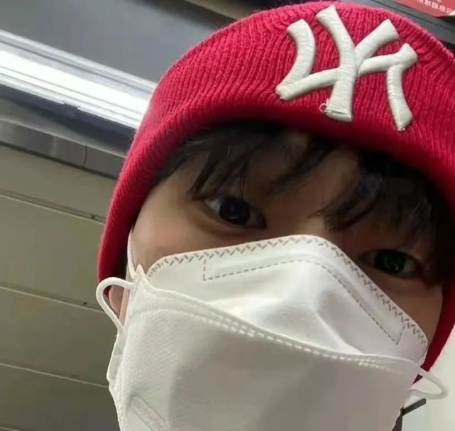 戴口罩的男生头像|青春才几年 疫情占三年