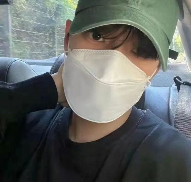 戴口罩的男生头像|青春才几年 疫情占三年