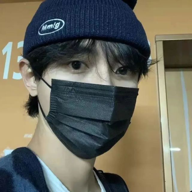 戴口罩的男生头像|青春才几年 疫情占三年