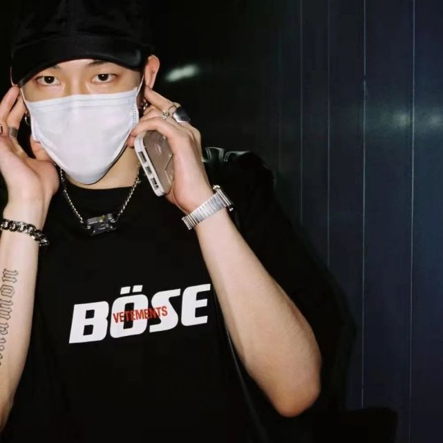 戴口罩的男生头像|青春才几年 疫情占三年