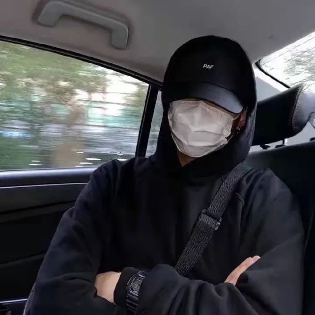 戴口罩的男生头像|青春才几年 疫情占三年