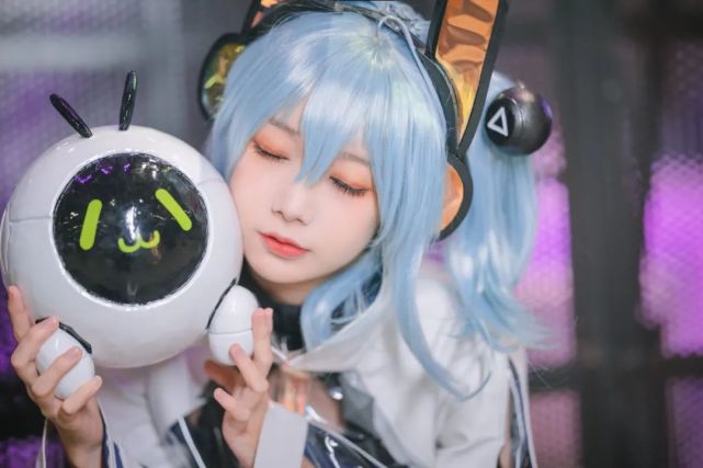 cos:氪金 33 娘