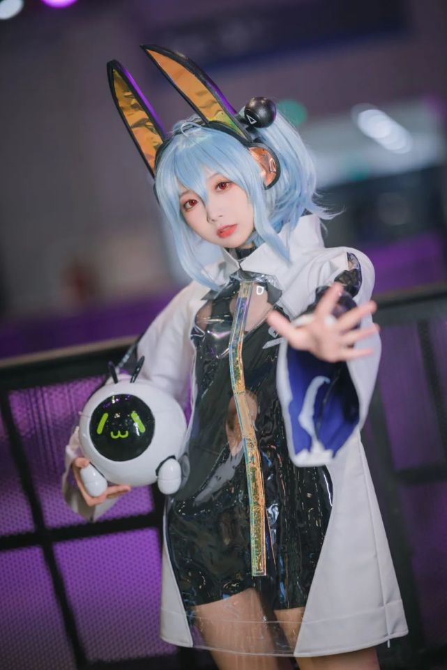 cos:氪金 33 娘