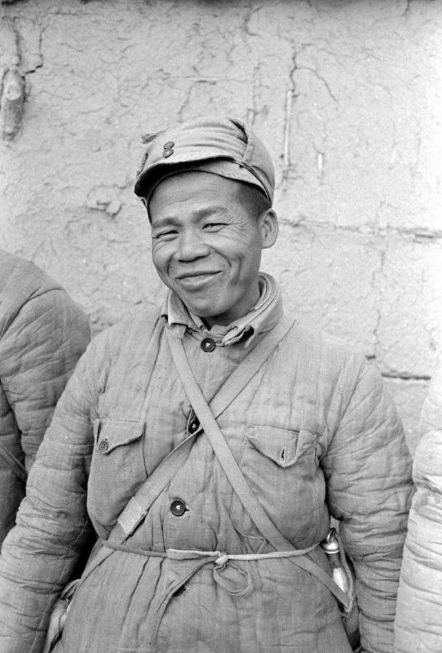 老照片:淮海战役战场上的国民党士兵写实