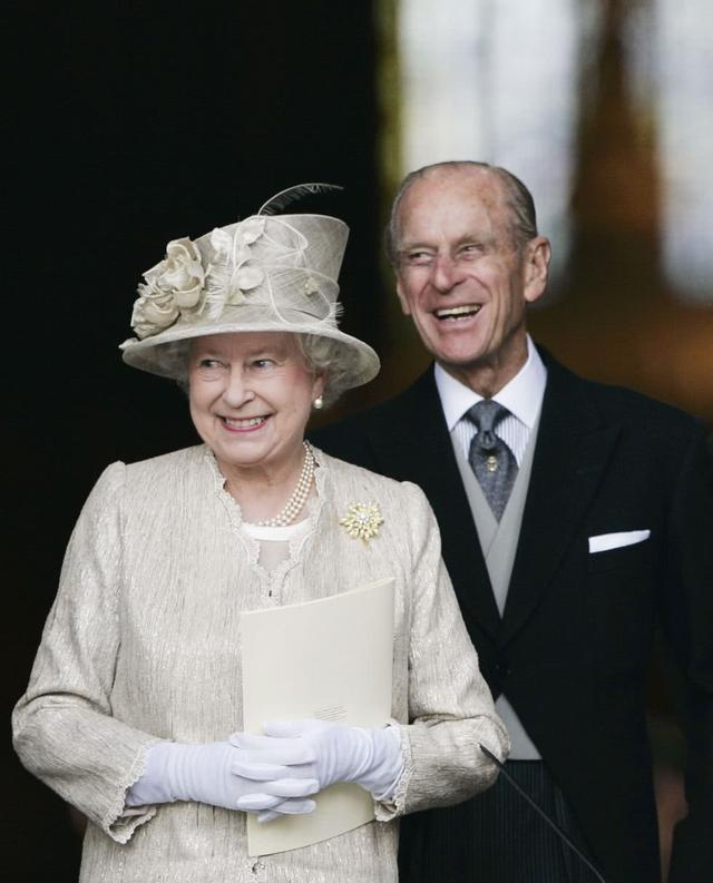 英国女王与菲利普亲王的20多张甜蜜合影像童话一样美好