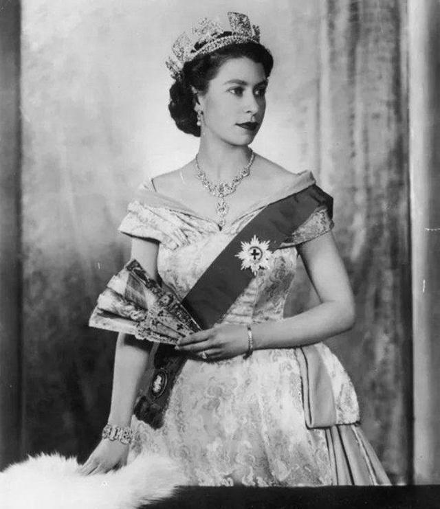 英国女王年轻照图片