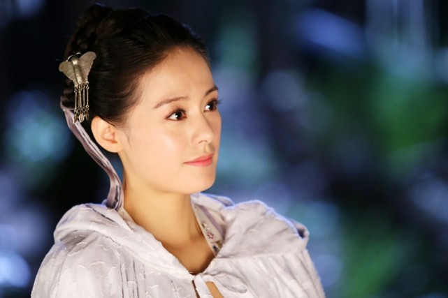 此外王力可也跟钟汉良主演过抗战剧《勇士之城》.