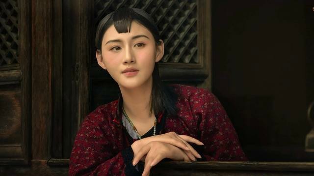 小说开篇就说"白嘉轩娶过七房老婆",吊人胃口,也馋人胃口.