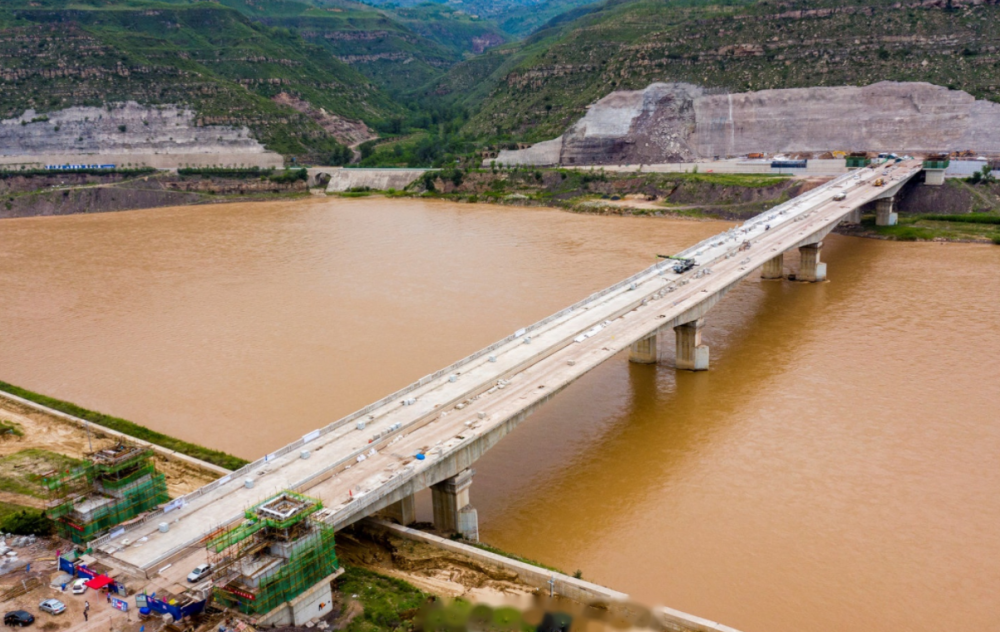土皇帝陈鸿志消亡史敛财78亿341处房产采煤铲平一个村