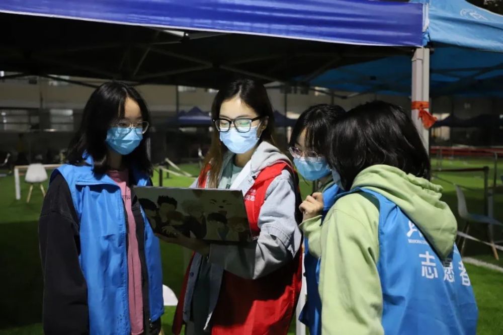 上海工程技術大學從宿舍區到大操場,有這麼一群人,在短短几天中便已將