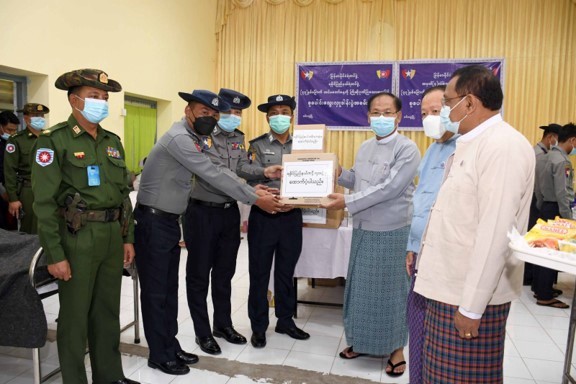 为庆祝缅军建军77周年缅甸警察部队和消防队成员集体献血