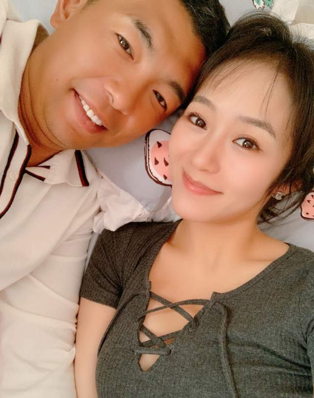 但徐亮在申花效力期间,与第二任妻子黄雅婷传出绯闻,职业导致第一段