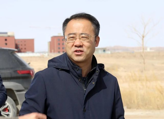 金塔县领导在金瑞科创城现场办公推进重点项目建设