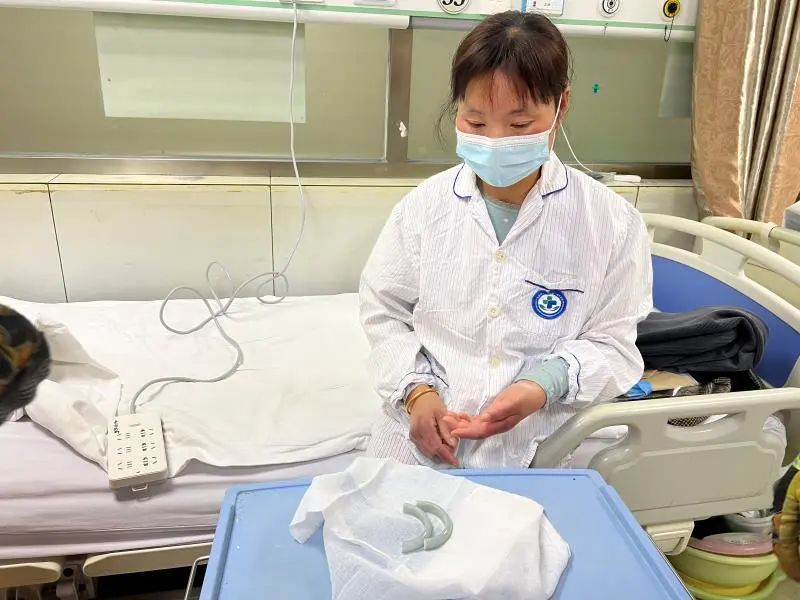 一女子手部骨折手镯无法取下影响治疗 通州消防出手了 腾讯新闻