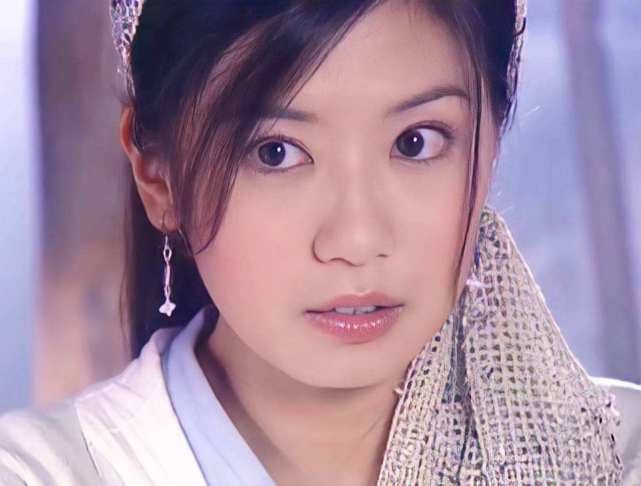 在《倚天屠龙记》后传中,张无忌成四个女人的老公,大老婆是黄衫女,小