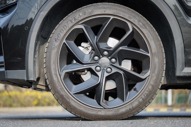 来自领克的暗夜英雄掠影全面体验领克01暗夜版