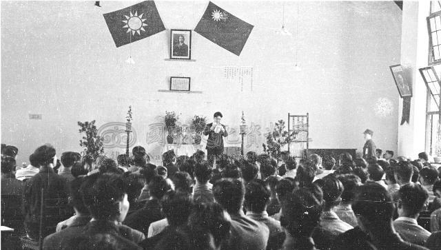 老照片 抗战时期重庆的大学英语演讲比赛 民国时的教育没说的