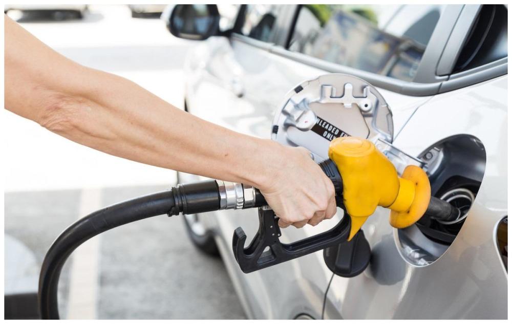 《今日油价调整最新消息，专家：3月31日全国汽油、柴油价格或迎来下调》