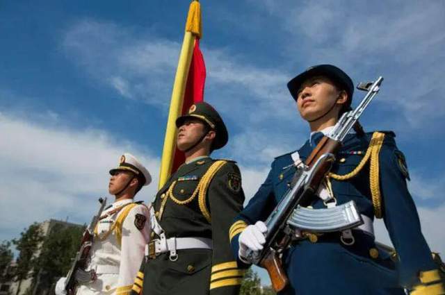 世界各国仪仗队使用的礼宾枪都有哪些？_腾讯新闻