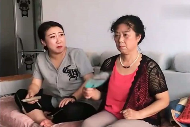 那就怎么对我嫂子,大姑姐,小姑子居中