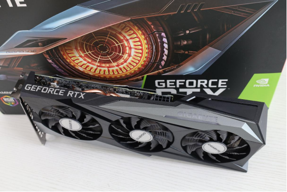 甜品卡性能也给力技嘉魔鹰rtx3050冷静又高效