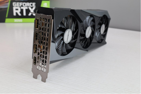 甜品卡性能也给力技嘉魔鹰rtx3050冷静又高效