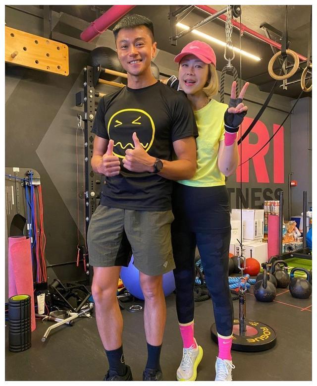 黄浩然外父身家过亿,曾患罕见病幸得爱妻陪伴,入行25年零绯闻