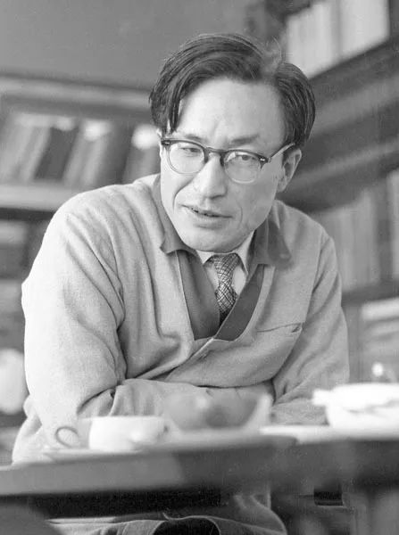 丸山眞男:1915-1996丸山真男,一个日本思想史绕不开的名字他是日本的"