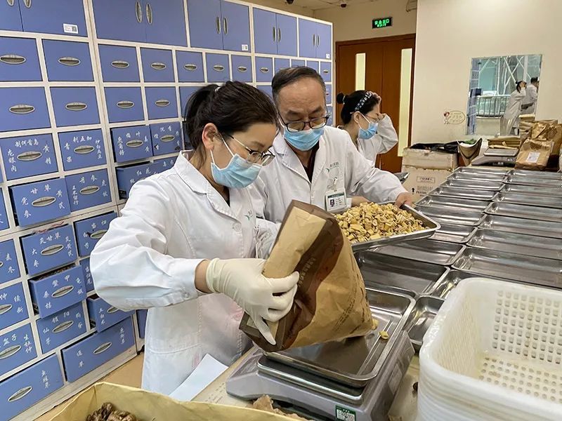 由北京中医医院院长刘清泉制定的新冠预防代茶饮来啦！000665武汉塑料