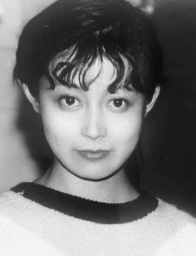 66岁邬倩倩晒健身照!身材苗条四肢纤细,离婚十年住豪宅生活舒坦