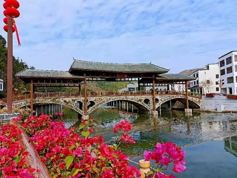 从默默无闻的小村到山水相依,信宜市钱排镇双合村完成华丽蜕变仅仅用