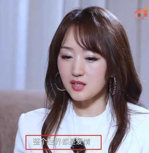 50岁杨钰莹深夜晒自拍臭美不料美颜开过度被网友吐槽脸歪嘴斜