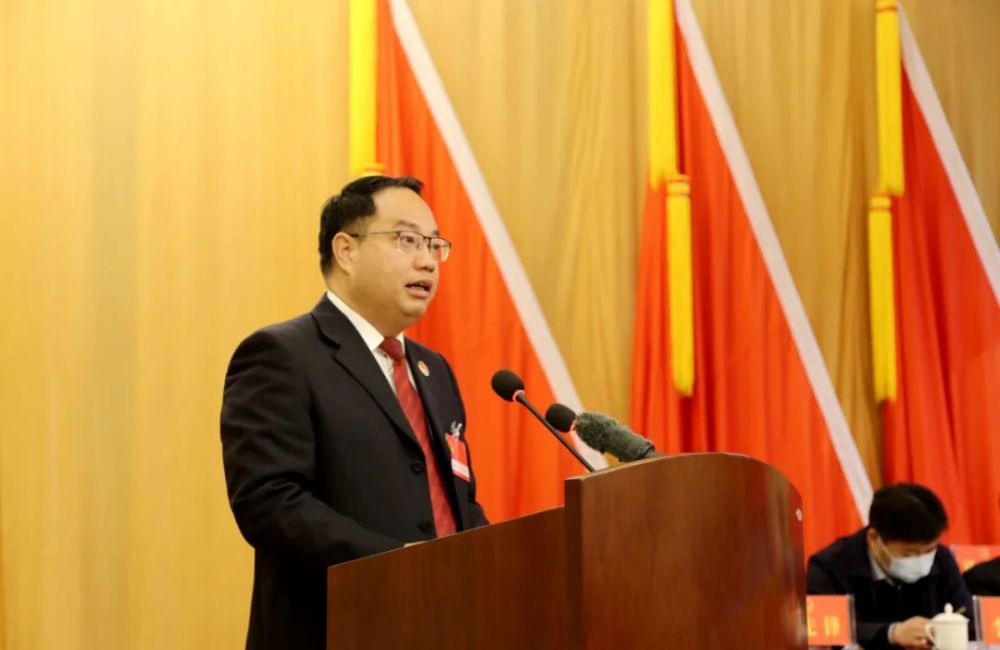 检察院党组书记,检察长程文亮向大会作《石泉县人民检察院工作报告》