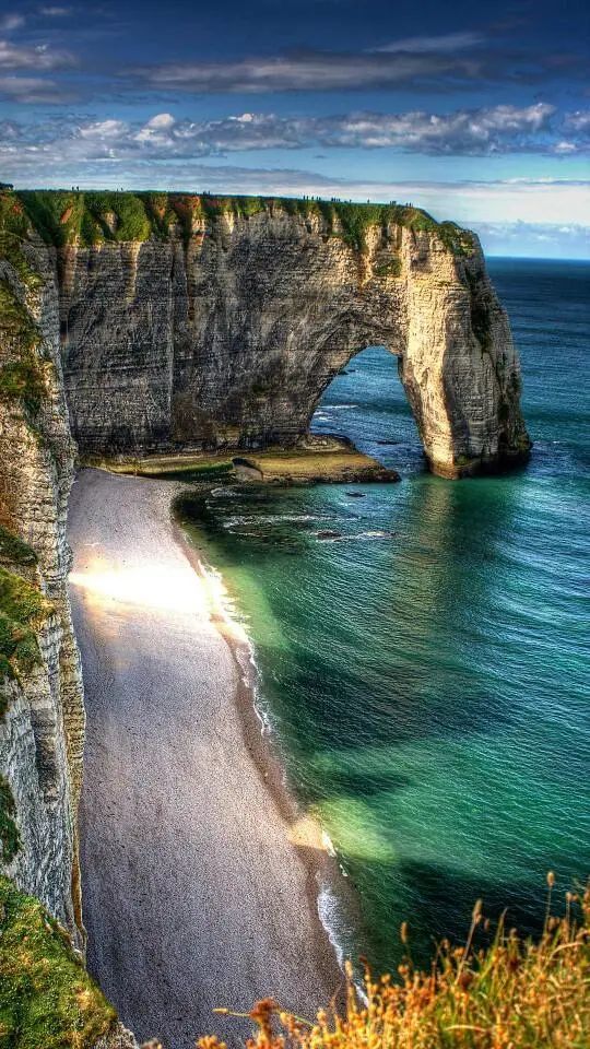 倒立的医生02法国象鼻山