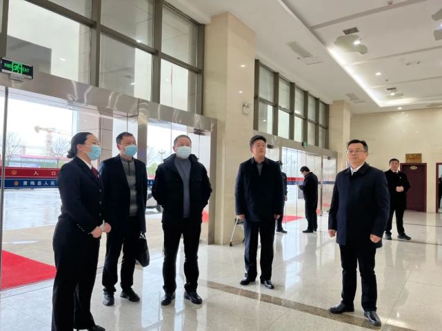 黄梅法院党组书记,院长陈孔齐,党组成员,政治部主任黄斌鹏陪同调研.